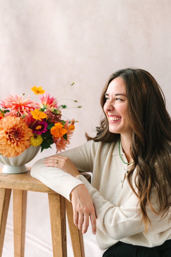 Detail photograph of a florist with a floral arrangement